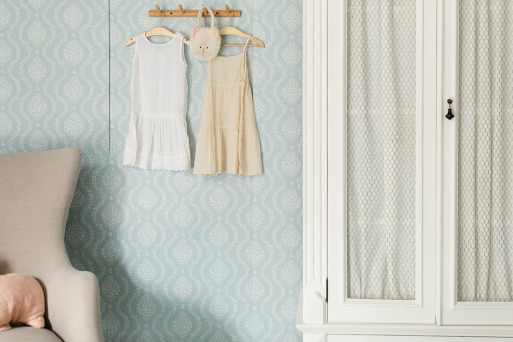 Frosted Lace Wallpaper - Image 4